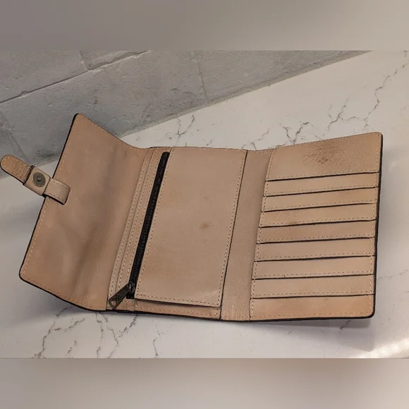 Patricia Nash Leather Clutch/Passport Holder - EUC Tan 7.5x5 Inches - Picture 8 of 13